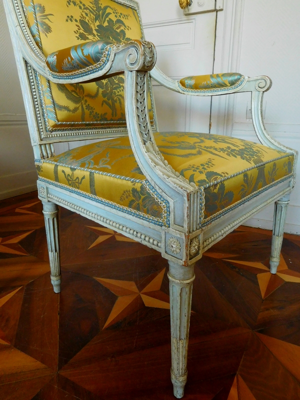 Pluvinet : mobilier de salon 4 pièces d'époque Louis XVI, damas de soie jaune - estampillé